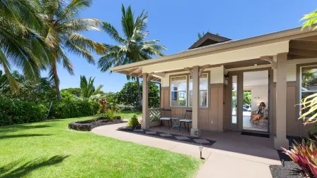 Private tropical villa in Kona: Resort style heated pool, Hot tub & Ocean views