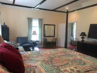 Ohio River Manor House<br>Experience the peace and quiet of a country residence!