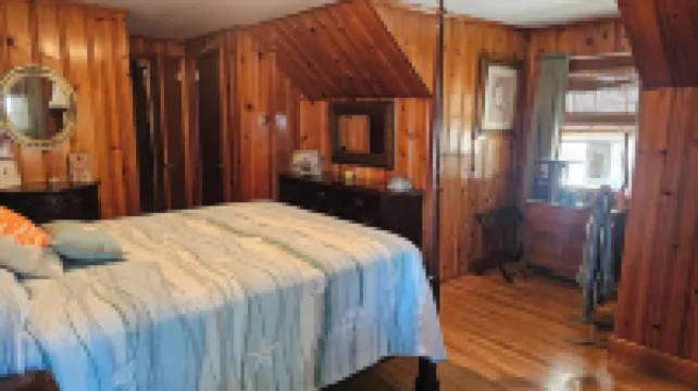 Discover Beaufort's history steps away! Charming Apartment near downtown. Hotels in Beaufort