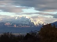 Cozy 2-bedroom apartment in enchanting Elk Ridge with AC, WiFi cottage feel