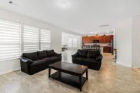 Spacious 4-bedroom, 3-bathroom home with Wi-Fi, washer and dryer in Richmond Tx. Hotels near Cinco Ranch II Pavillion and Park at Spring Lake