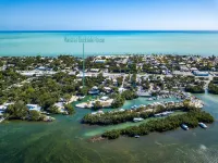7 Bedroom with Dockage, Pool, Firepit, Paddle Boards & Kayaks - Private Pools
