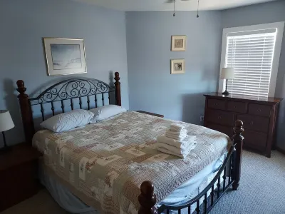 Beachfront Home with  Outdoor Pool and New Indoor Pool/Hot Tub/Sauna/Rec Center! Hotel in zona Scarborough Lane Shoppes