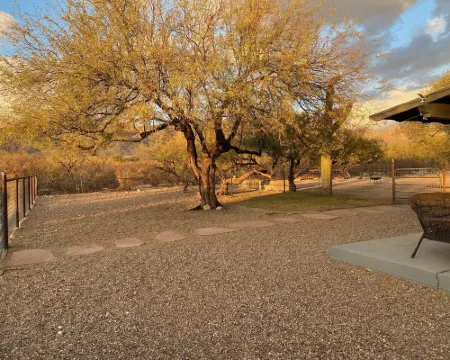 Quiet 3 acre Ranch Home with incredible mountain views!! 丹戈豪園酒店