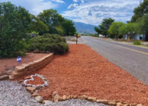 2BR 1B guest house. Convenient location, pet friendly, amazing views!