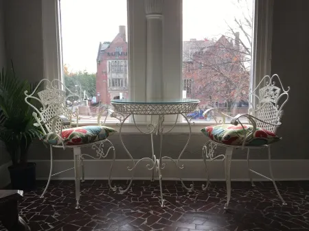 Stunning Mediterranean Monument Avenue flat in the heart of RVA's Fan District Отели рядом с достопримечательностью «Университет Ричмонд»