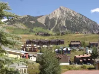 Winter Chalet, pet friendly, shuttle!Last week of ski season!Discounted rates!