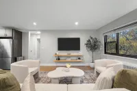 Breathtaking 2BR Near Lake Michigan in Evanston