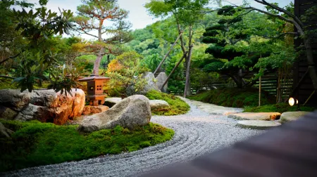 Suwaya Отели рядом с достопримечательностью «Licca-chan Castle»