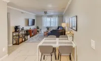 Charming condo close distance to Honeymoon Island!