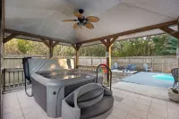 Cocoa pool+jacuzzi house! Firepit! Near Cape Canaveral+USSA fields!Dogs welcome Hôtels à proximité de : Space Coast Stadium