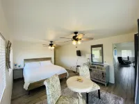 Gorgeous Ocean View, Comfortable Cool Elevation, Close to Everything!