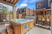 Private Hot Tub Ski-in-Out Park City Condo.  Free Shuttle to Pcmr/Deer Valley