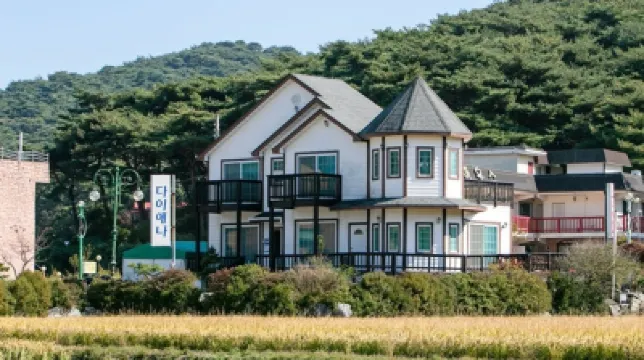 Taean Pine Forest House Pension Hotels in 