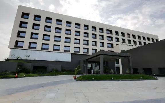 Narayani Heights Hotel & Resort 鄰近王后階梯井的酒店