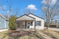 Cute 2-bedroom bungalow in downtown Raleigh Hotels near North Carolina State University