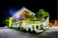 C2U Hotel Uthai Thani - Adults Only Отели в г. 