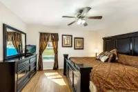 512-Beautiful 4 Bedroom Home with South Facing Pool Overlooking Lake, Big Garden