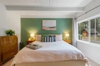 Modern & Beautiful Cabin w/Hot Tub<br>Serene location and comfortable stay Hotels near LaPine State Park