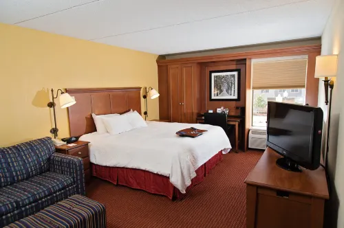 Hampton Inn Louisville-Airport (Fair & Expo Center) - Airport Shuttle