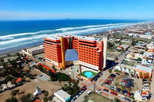 Hotel Corona Plaza Hôtels à : San Antonio del Mar