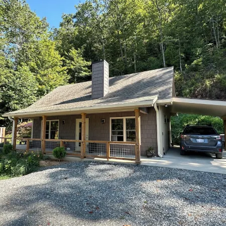 Vista Views of the Smoky Mountains and Close to Bryson City!