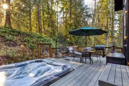 Wild Cascadia Retreat in marvelous Skykomish - 20 min to Stevens Pass