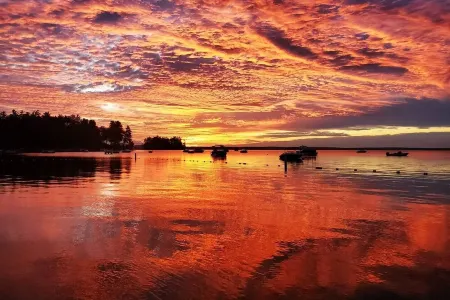 Sebago Lake, ME  Lakeside Hot Tub just renovated