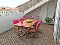 Contemporary bright apartment on Quai Royal with large terrace Sèt