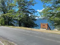 Silver Beach Getaway- Cozy Studio, Private Dock on Lake CDA!