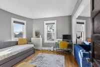 Luxurious 2 BD next to UMass sleep up to 8 with Gym