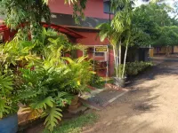 Whispering Palms Resort  호텔