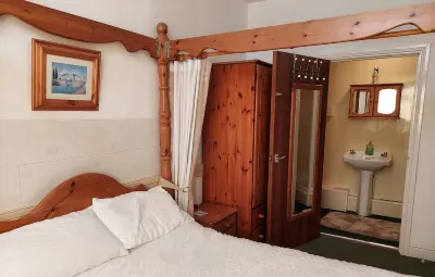 ANGLESEY, Treaddur Bay, King Arthur Suite 6 bed apartment ideal for family hols. Hotels in 