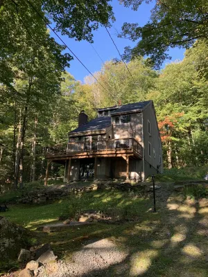Winter ‘27 Seasonal Available-Dog Friendly Chalet in the Woods + Pool, Mt. Snow