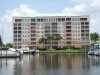 Beautiful Ground Floor 2 Bedroom 2 Bathroom Condo with Walkout Lanai. Hotels in Burnt Store Marina