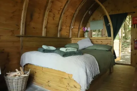Warwickshire Woodland Glamping Cabin - Oak Отели рядом с достопримечательностью «Warwick Racecourse»