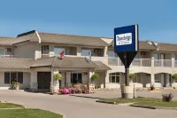 Travelodge by Wyndham Edson 2409079 Alberta Ltd. Các khách sạn ở Edson