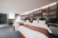 Gram Hotel Hotels near Surak Sumak Chicken