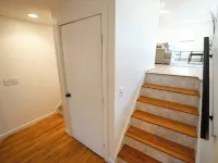 5 Star Coastal Farmhouse- Dog Friendly- 3Br in Westerly! Minutes to Beach & Town Hotels in Westerly