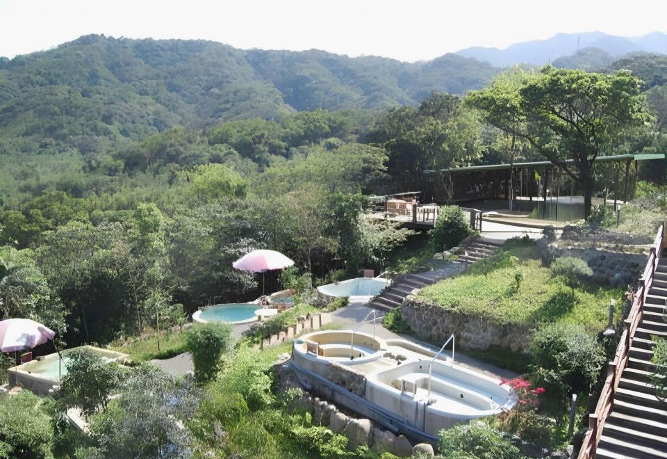 3. 완 진 핫 스프..