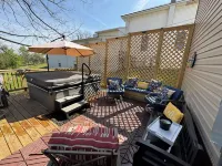 🌻Perfect Location! Walk to Caverns-Fire Pit, ScreenPorch, Patio, Deck & HOT TUB! Stonyman Gemstone Mining 주변 호텔