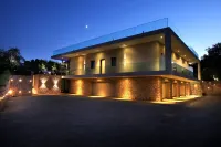 Seventeen Hotel Hotels near Eglise St Blaise
