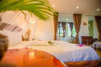 Moloppor Villa Hotels in Tuol Ta Ek