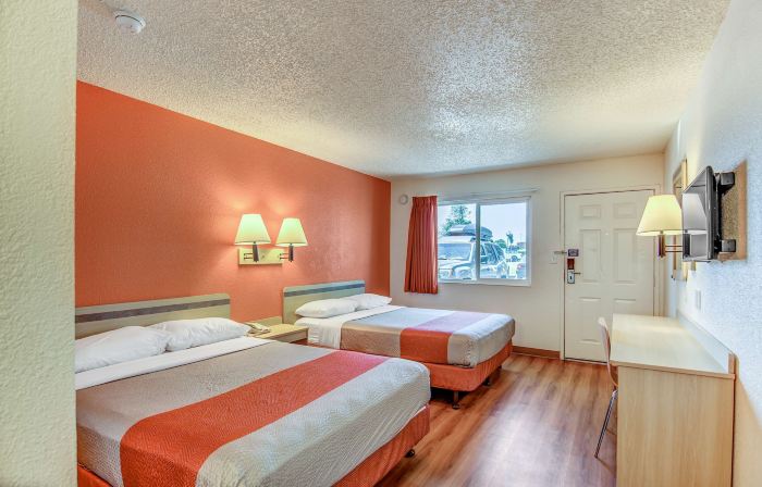 Motel 6 Stockton, CA - Charter Way West