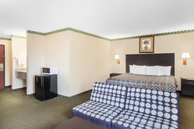 Days Inn by Wyndham Sullivan Hotel a Hamilton Township