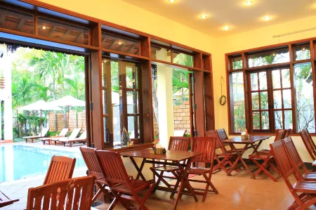 The Earth Villa Отели рядом с достопримечательностью «Cham Islands»