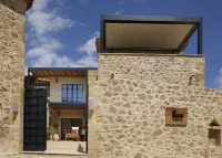 Villa with Outdoor Pool for 8 Persons - parking