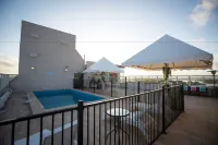 Gladstone Reef Hotel Motel - Swimmingpools