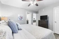 Great Escape II - Resort Style 2 Bdr Condo on Golf Course w/ Pool!