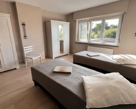 8P 4B Beautiful House with 4 Bedrooms in Hees Hotels in Bilzen